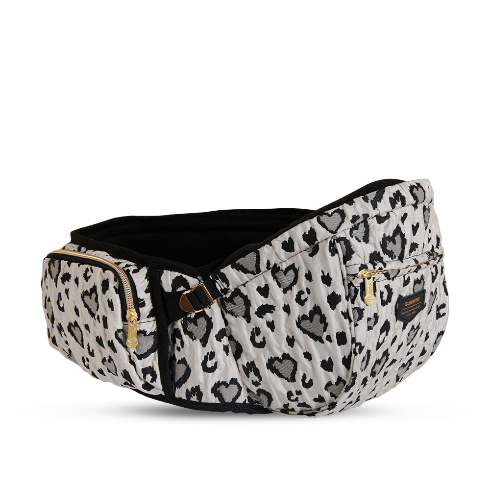 Image of SUNVENO Baby Hipseat Carrier in use during a family outing