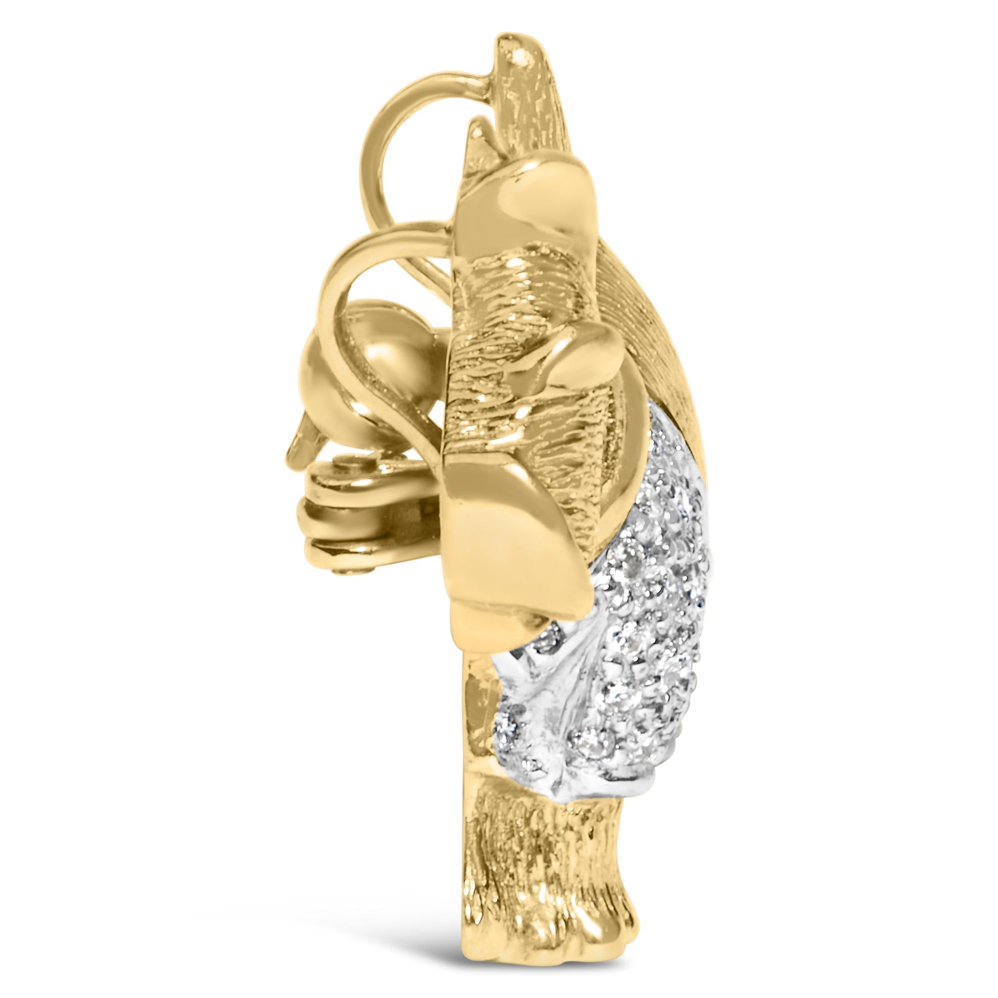 Close-up of diamonds on 18K Yellow Gold Scottish Terrier Brooch and Pendant