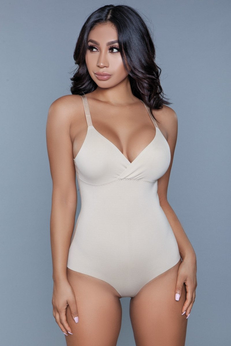 Model wearing Flawless Hourglass Seamless Bodysuit for everyday style