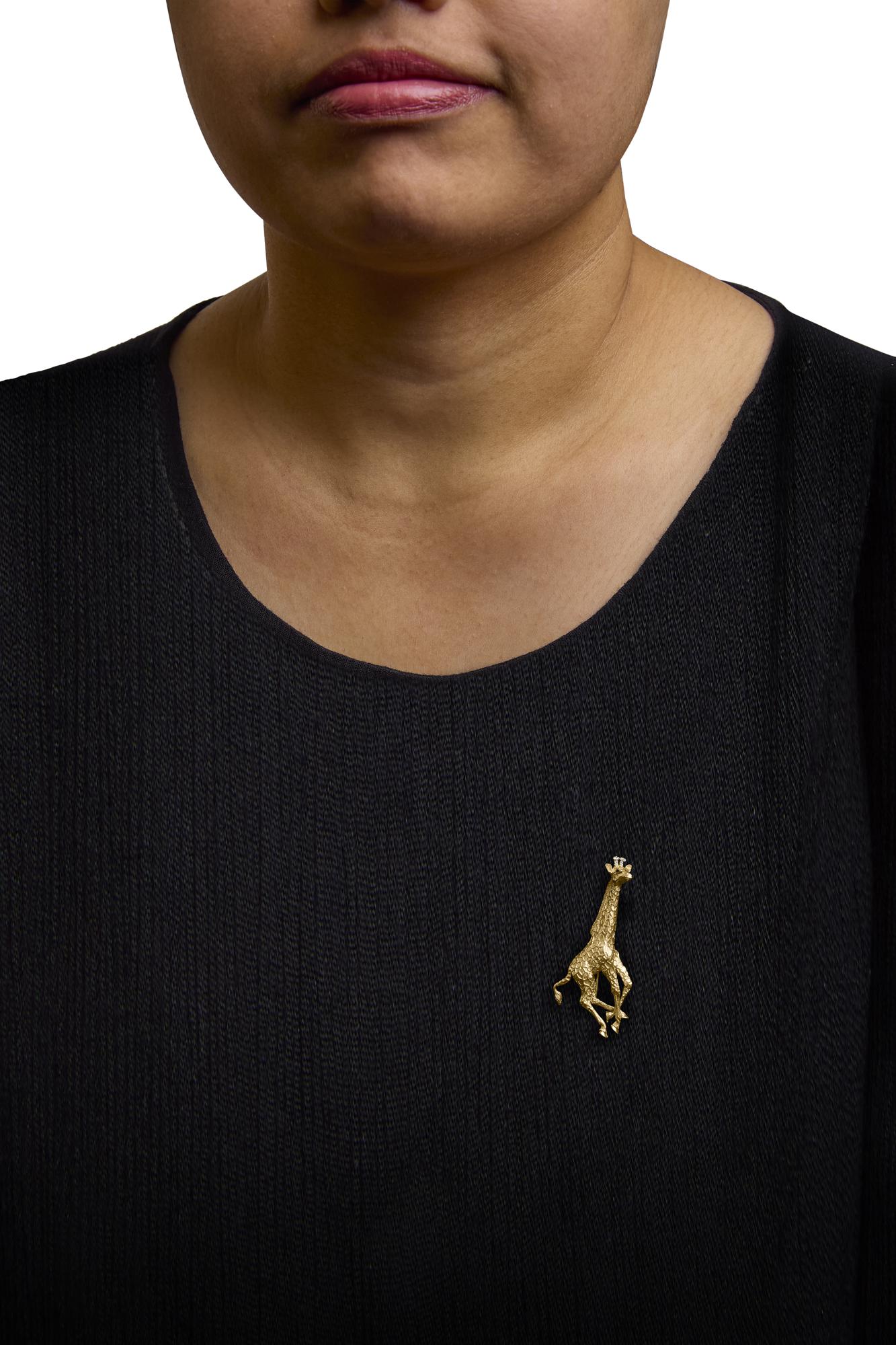 Close-up of diamonds on 18K Yellow Gold Giraffe Brooch with sapphires