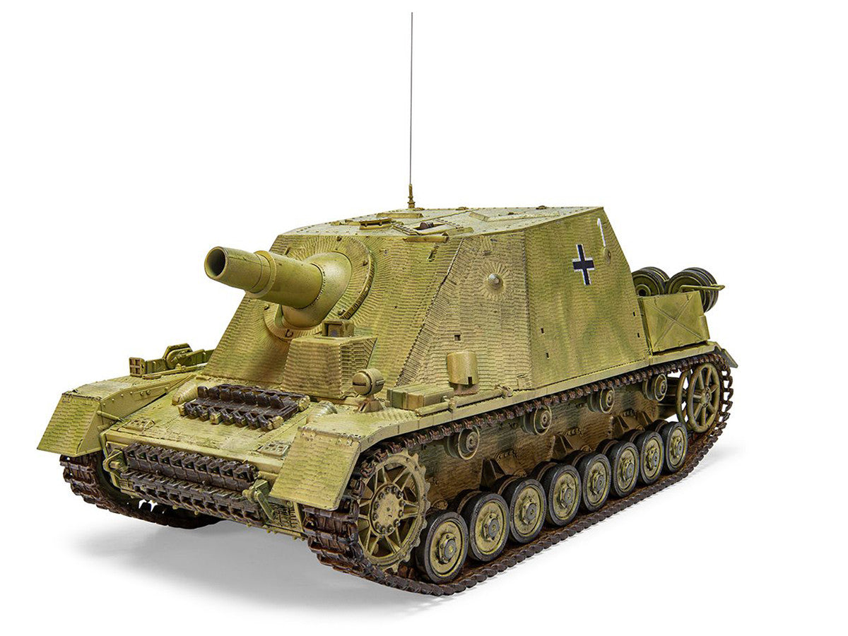 Side view of Sturmpanzer IV Brummbar model showcasing details