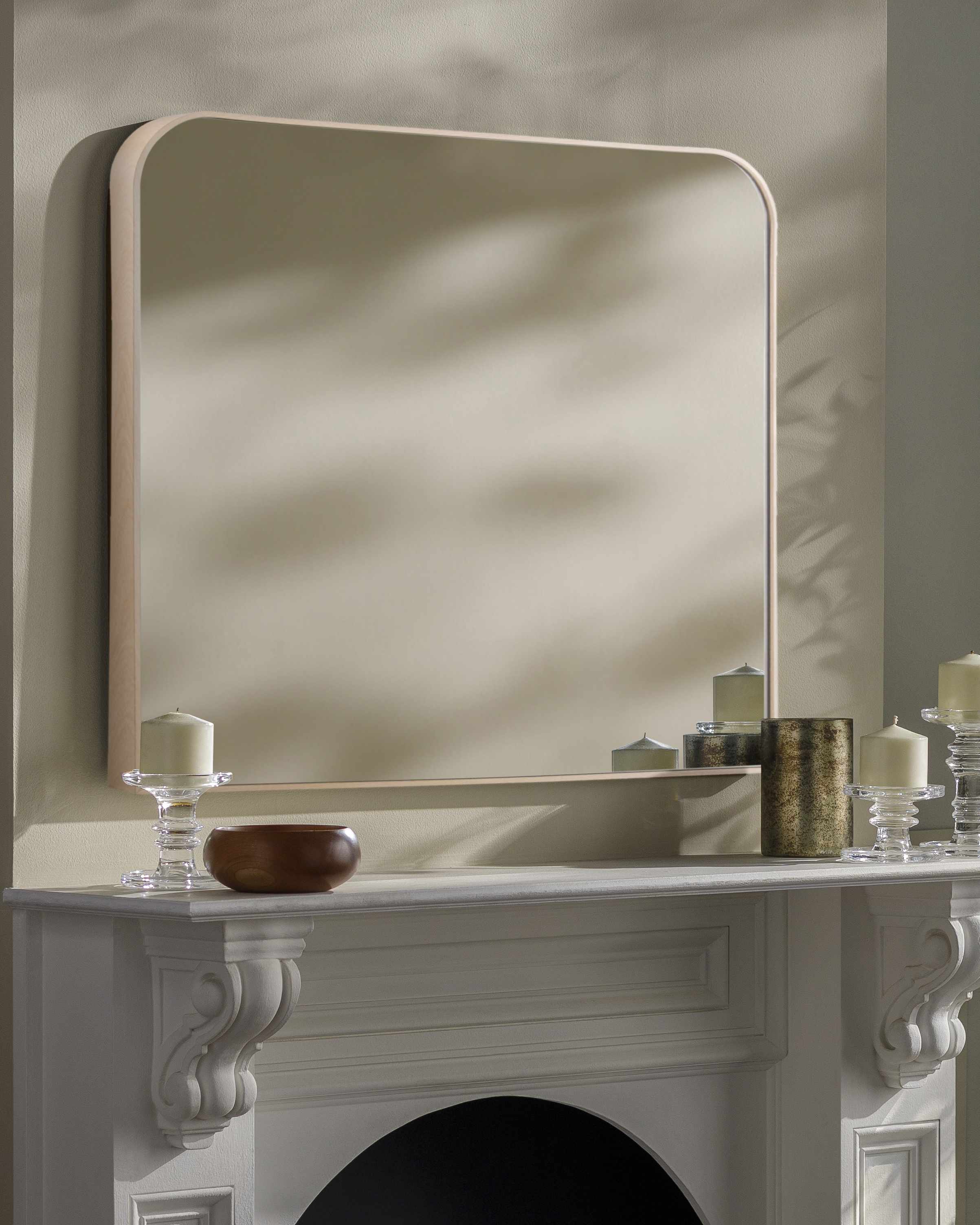 Front view of Grimisuat Dark Red Mirror by Boutique Rugs