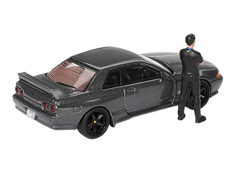 Detailed close-up of Nissan Skyline GT-R R32 Diecast Model's rubber tires