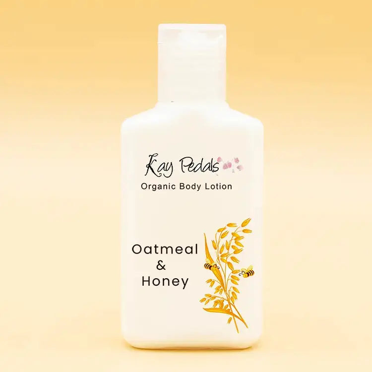 Close-up of organic ingredients in Hydrating Oatmeal & Honey Gift Set