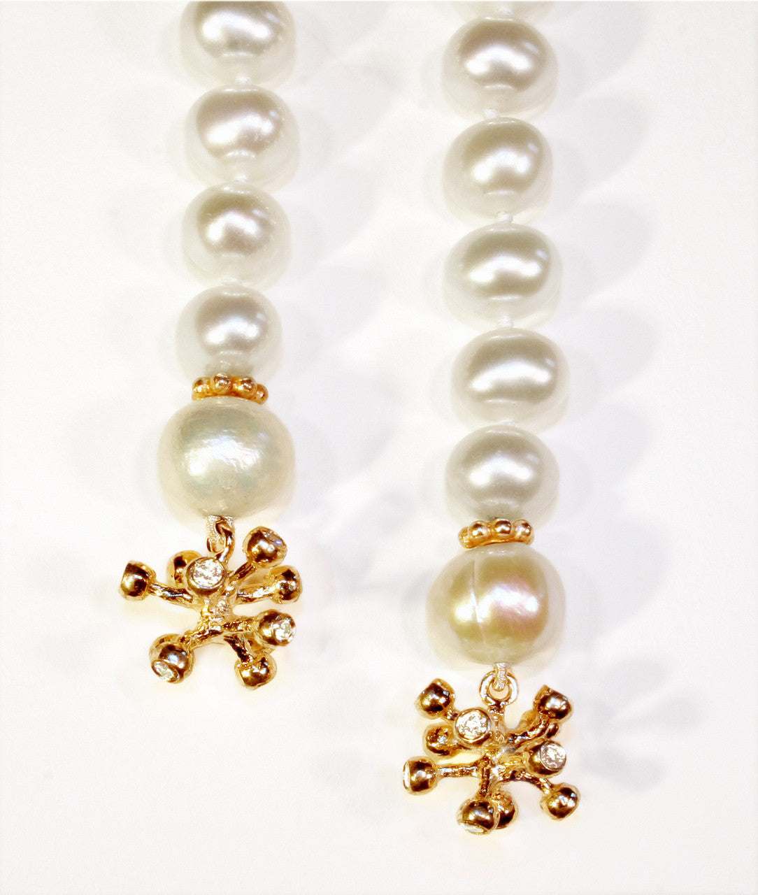 Detailed view of the starburst diamond accents on the 18K Pearl Lariat