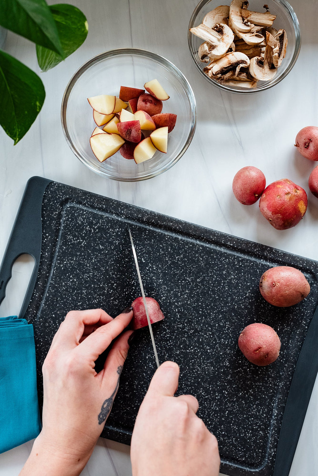 Superior 7 inch Santoku Knife - Black