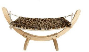 Elevated design of the Elegant Cat Hammock Bed promoting airflow